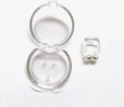 Merkloos Magnetische Anti Snurk Neusclip - 2 Stuks - Werkt Tegen Snurken - Klem - U Type - Transparant - Siliconen - Anti Snurk Middel - Slapen - Neus Spreider - Zuurstof - Gratis Bewaarcase -Zelfzorg Winkel 1200x1039